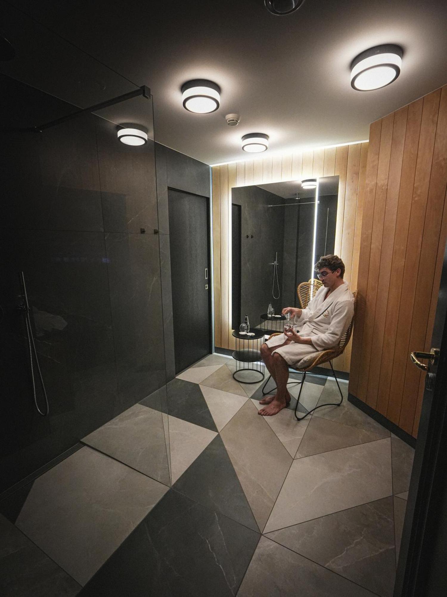Hotel Golden Queen Cracovia Esterno foto